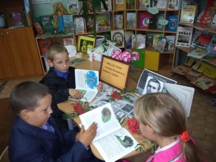 Алькеевский район: в Чувашско-Бродской библиотеке детям рассказали об Абдулле Алише