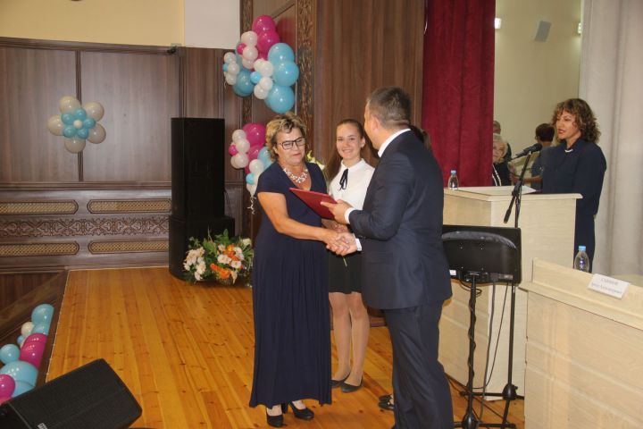 Учителя Алькеевского района получили награды министерства образования и науки РФ