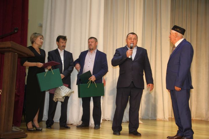 Әлки районында журналист, язучы һәм мәсәлче Нәсих Таҗиевнең 80 яшьлек юбилее уңаеннан иҗат кичәсе булды. ФОТО