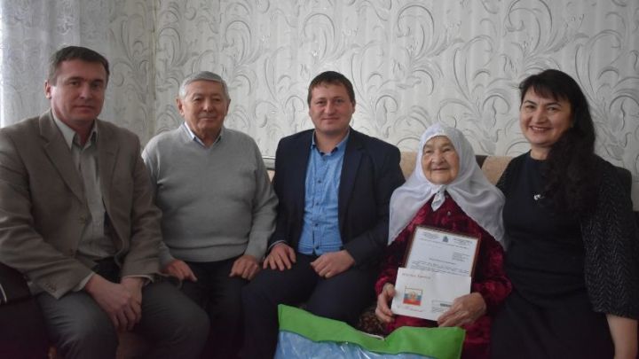 Абдуллина Мадина Султангаераевна отметила юбилей 90-летия. Фото
