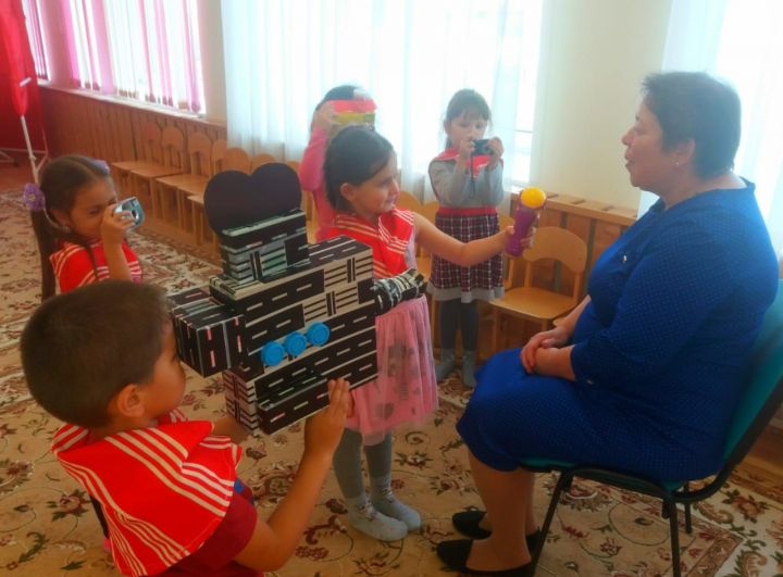 Алькеевский район: в детском садике «Теремок» малышей учат профессии журналиста