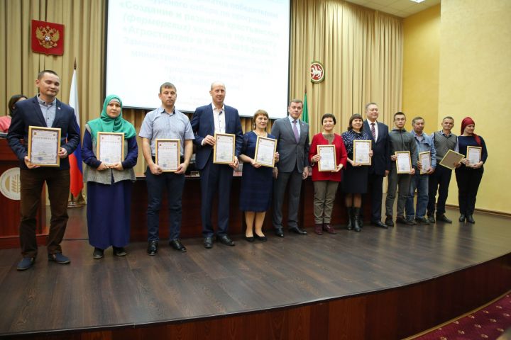 103 начинающих фермера из 36 районов Татарстана получили гранты на реализацию своих бизнес-проектов на селе