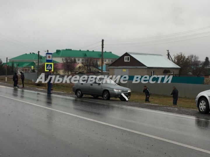 В Алькеевском районе в селе Базарные Матаки водитель на автомобиле Лада сбил двух женщин