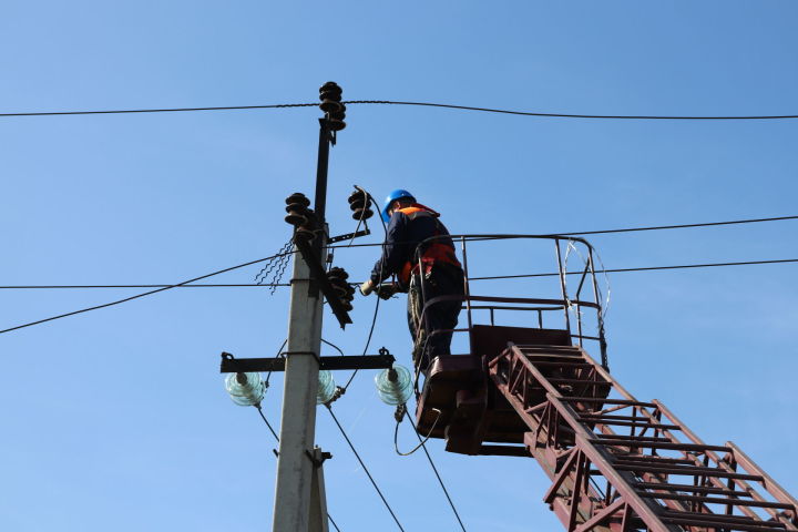 Энергетиклар Әлки район үзәге электр челтәрләрен реконструкцияләргә җыена