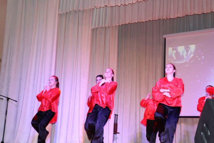 Әлки районы Нәби Дәүли исемендәге гимназия коллективы концерты зур уңыш белән узды