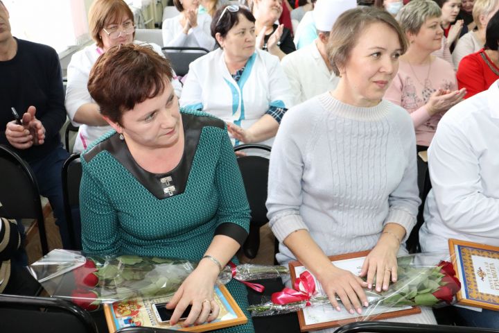 О состоянии здоровья алькеевцев заботятся 292 работника медучреждений района