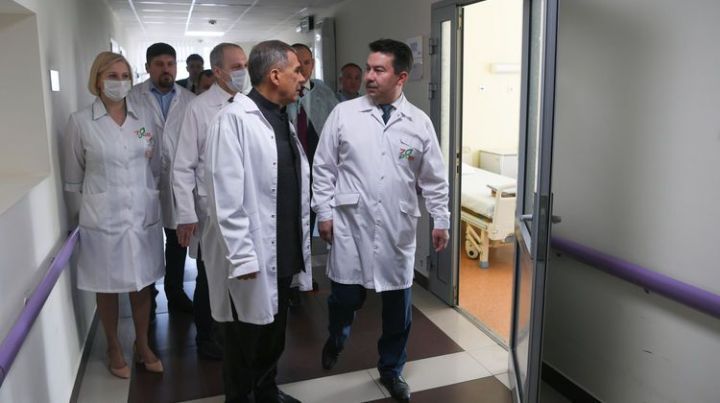 Президент Татарстана объезжает больницы, чтобы проверить количество койко-мест