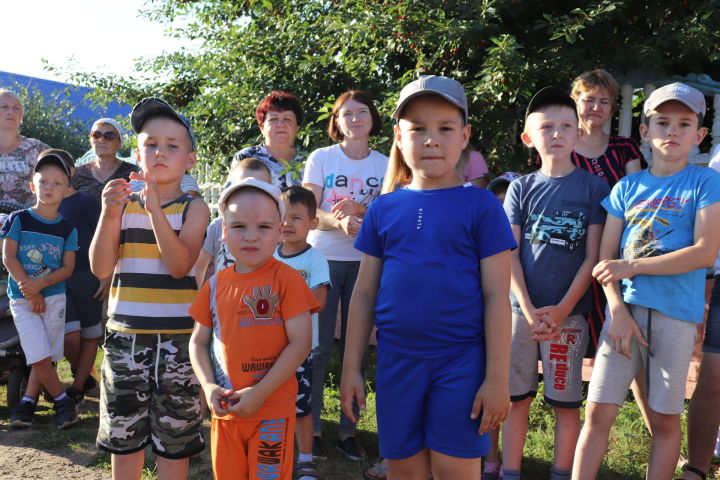 В Алькеевском районе предприниматель Рустам Мардегалямов организовал строительство детской площадки
