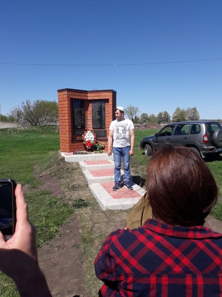 В Алькеевском районе в селе Нижние Салманы земляк Рафик Ганеев установил памятную стелу