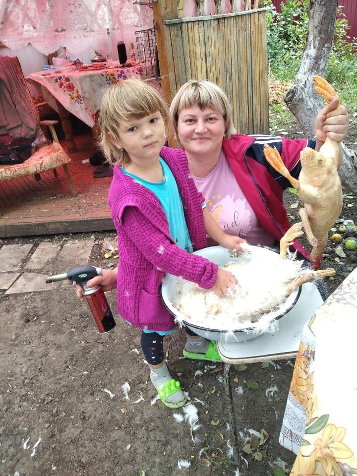 В Алькеевском районе детей с малых лет приучают к труду