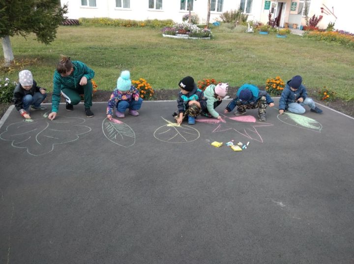 В Алькеевском районе провели детский конкурс рисунков на асфальте