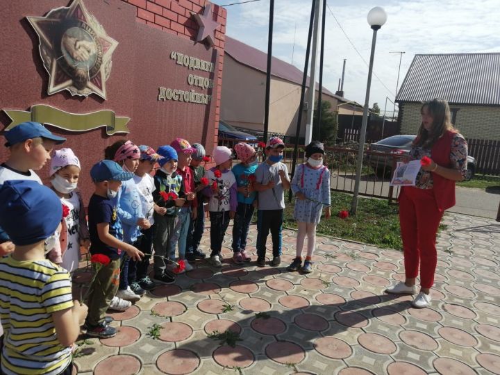 В Алькеевском районе детский сад "Теремок"  присоединился к акции "Цветы памяти"
