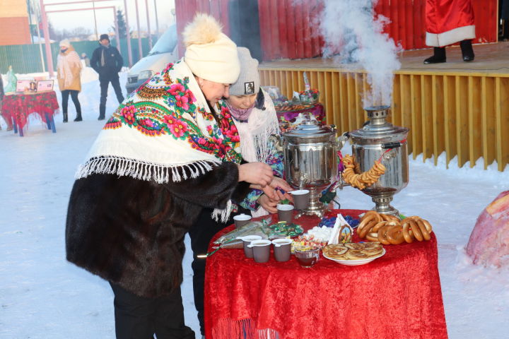 В Алькеевском районе праздник чая отметили песнями и танцами