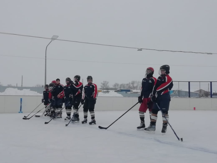 В Алькеевском районе определили сильнейшую хоккейную команду