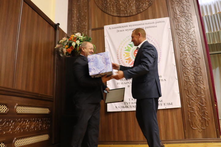 Алькеевцев наградили Почетной грамотой главы района