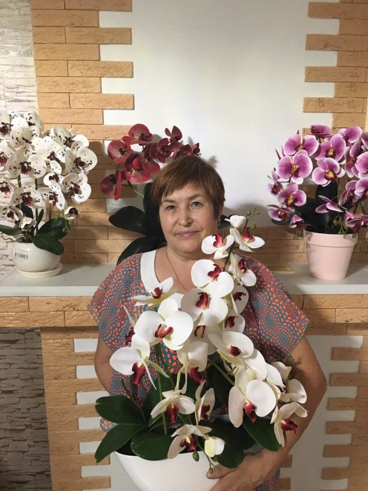 Әлки районы: Гөлия Мәрдегалләмова орхидеялар ясау белән мавыга