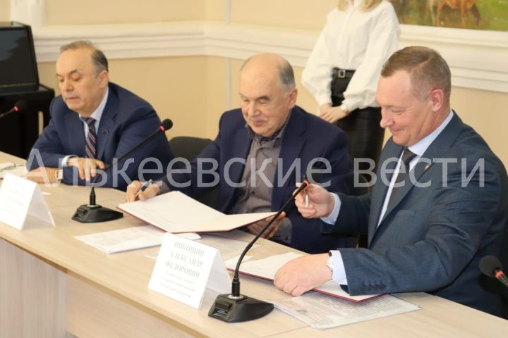 Между Союзом "Торгово-промышленная палата РТ" и Алькеевским районом подписано соглашение о сотрудничестве