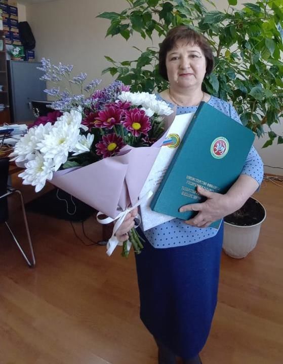 Әлки районы: Лира ГАБДРАХМАНОВА Татарстан финанс министрының  Рәхмәт хаты белән бүләкләнде