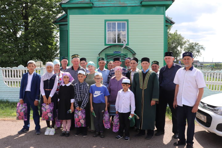 Әлки районы: Үргәгар мәчетендә гарәп графикасын, әхлак нигезләрен өйрәнгән балалар имтихан тотты