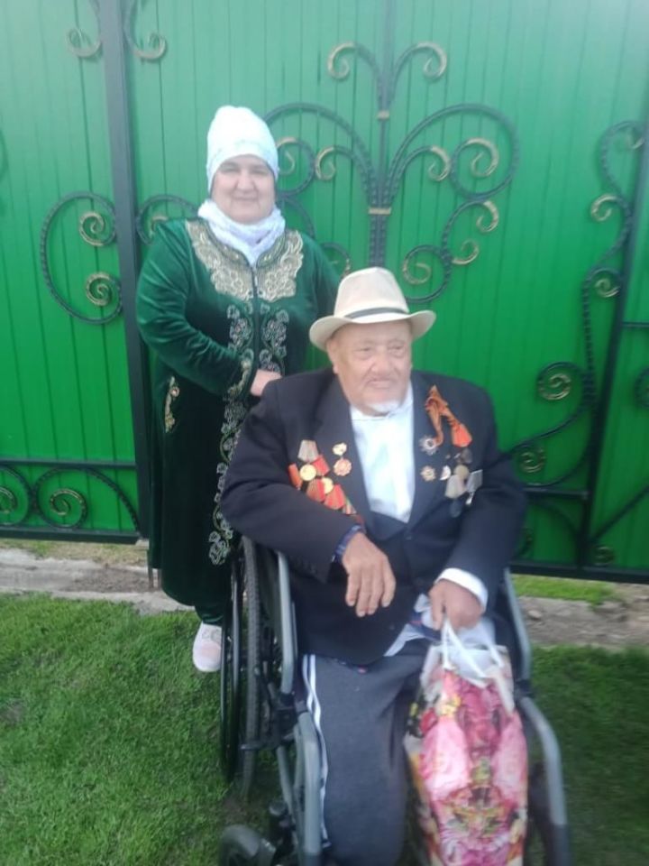 В Алькеевском районе для инвалида Великой Отечественной войны Хазима Фахрутдинова организовали музыкальное поздравление