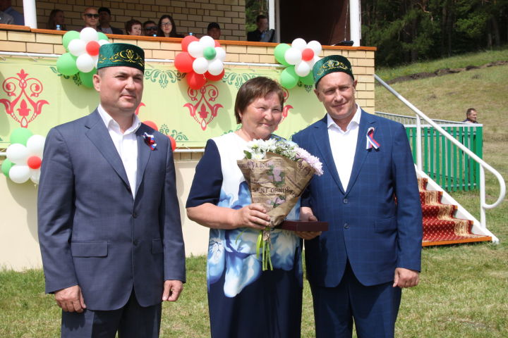 Почетное звание присвоено директору Староматакской школы Алькеевского района Марии Чвановой