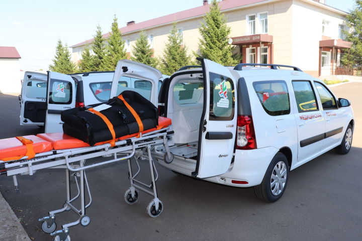 ​​​​​​​В Алькеевский район поступили три автомобиля для оказания медицинской помощи