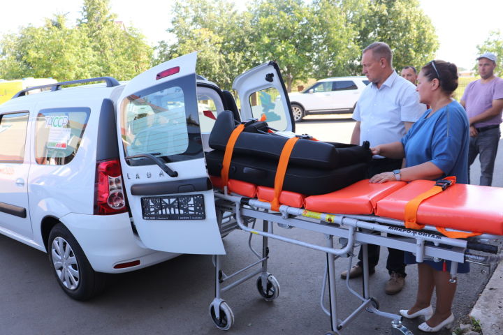 ​​​​​​​В Алькеевский район поступили три автомобиля для оказания медицинской помощи