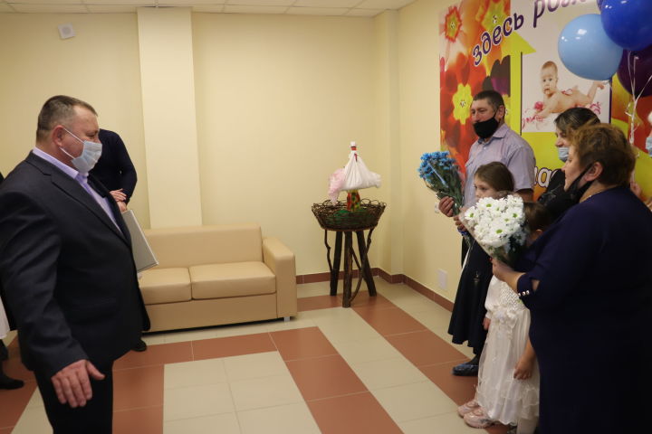 В Алькеевском районе с родильного дома выписали первого ребенка года