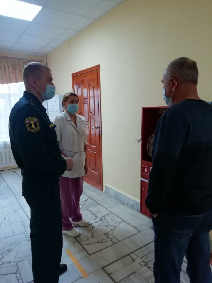 В Юхмачинском доме-интернате для престарелых и инвалидов провели проверку пожарной сигнализации
