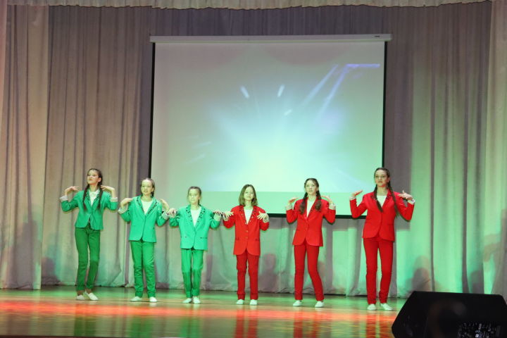 Нәби Дәүли исемендәге гимназия коллективы концерт куйды