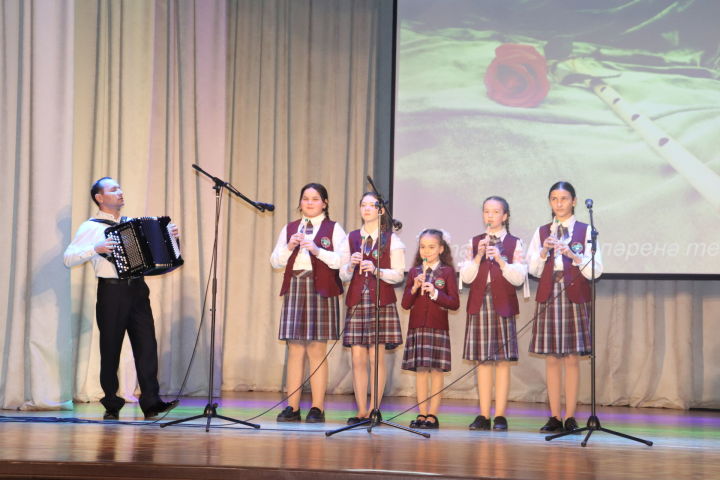 Нәби Дәүли исемендәге гимназия коллективы концерт куйды