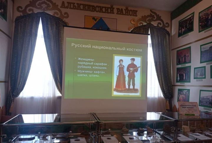 Дети пришкольного лагеря «Солнышко» Базарно-Матакской школы побывали в музее имени С.М. Лисенкова