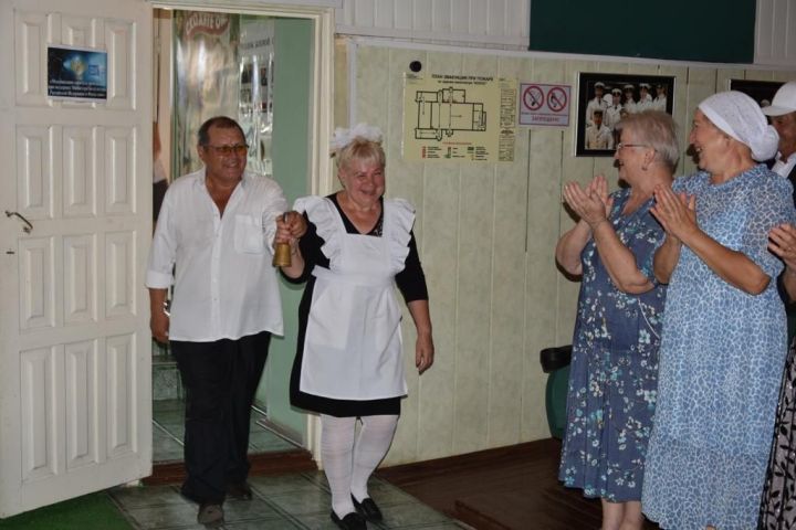 Выпускники Базарно-Матакской школы встретились через 50 лет после окончания школы