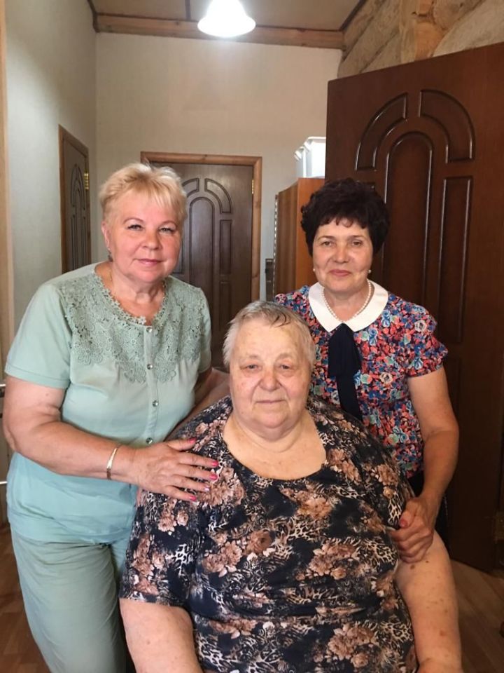 Выпускники Базарно-Матакской школы встретились через 50 лет после окончания школы
