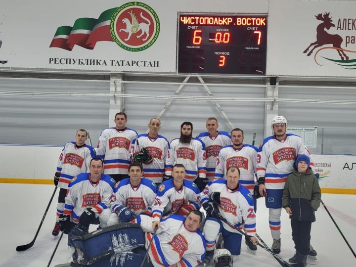 Сборная команда по хоккею победила чистопольцев