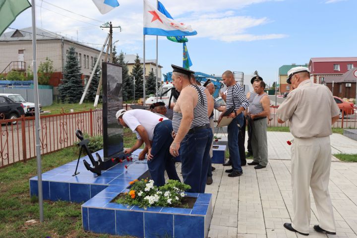 Әлки районында Хәрби диңгез флоты көненә багышланган тантаналы митинг булды