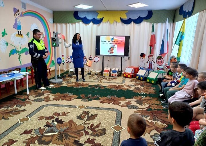 В детском саду «Ромашка» села Базарные Матаки состоялось мероприятие с участием автоинспекторов
