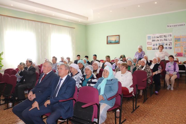 На праздник Дня пожилых людей пригласили всё старшее поколение села Ургагары