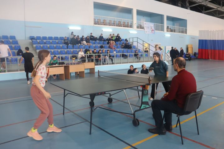 Турнир по настольному теннису стартовал в универсальном спортивном зале «Алина»