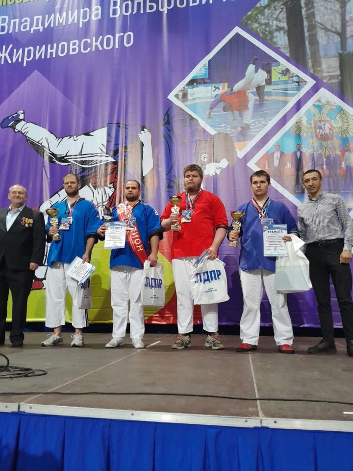 Алькеевские спортсмены заняли призовые места в турнире по борьбе на поясах, памяти В.В.Жириновского