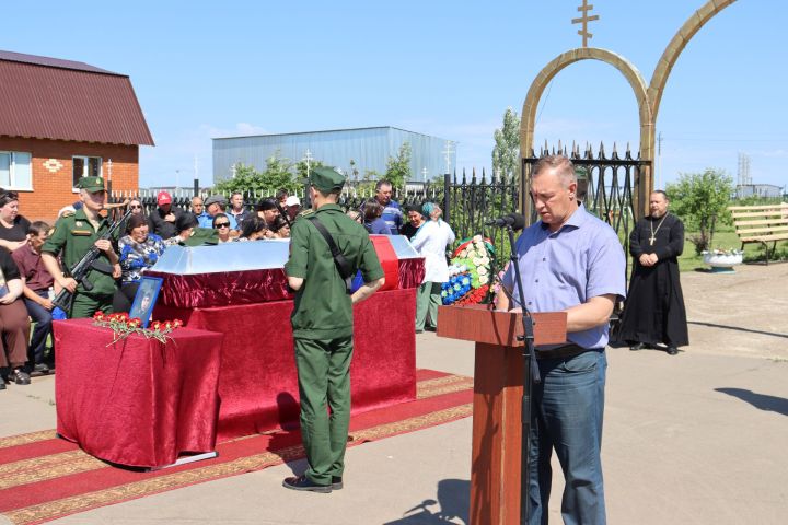 В Сиктерме простились с погибшим в СВО Владиславом Красновым