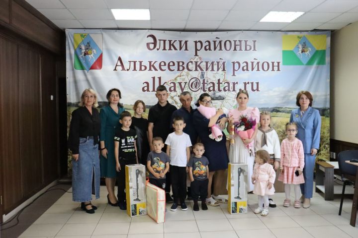 Алькеевский район  передал капсулу с огнем семейного очага «Сердце России» в Нурлат