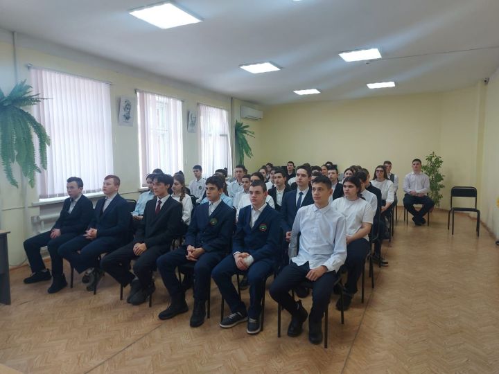 Старшеклассники  встретились с врачами Алькеевского района
