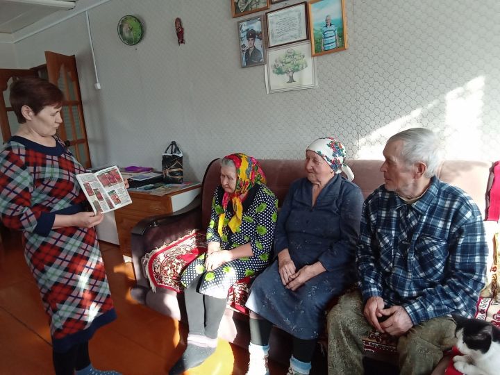 В Старотахталинской сельской  библиотеке  для пенсионеров провели встречу