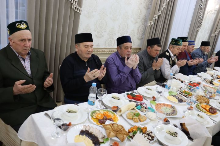 Әлки районында ТР Дәүләт Советы депутаты Фоат Вәлиев тарафыннан ифтар ашы узды