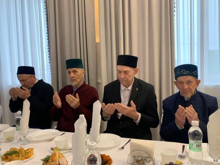 От имени главы Алькеевского района Александра Никошина прошел ифтар