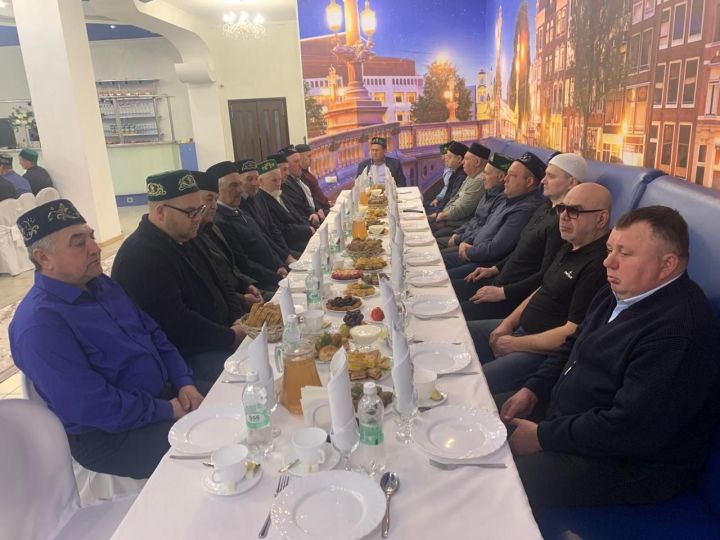 От имени главы Алькеевского района Александра Никошина прошел ифтар