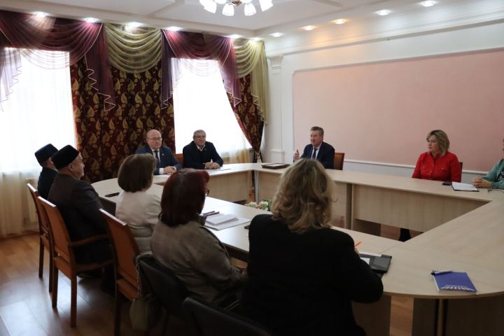 Әлки районына эш сәфәре белән Бөтендөнья татар конгрессы Башкарма комитеты җитәкчесе урынбасары Ирек Шәрипов килде