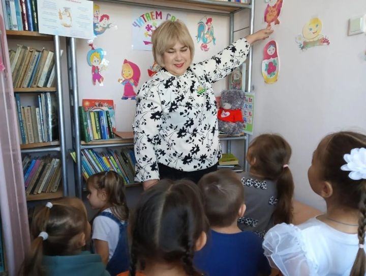 Малыши из Ахметьево познакомились с библиотекой