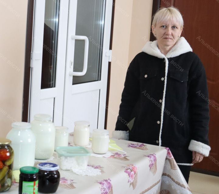Түбән Колчурино авылында яшәүче Оксана Смирнова шәхси ярдәмче хуҗалык алып бара
